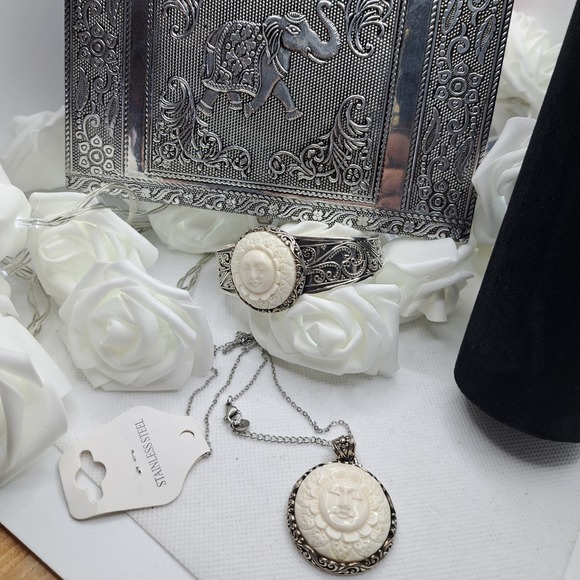 Bali Goddess Carved Cuff Bracelet and Pendant Sterling Silver with Jewelry box - Picture 9 of 13